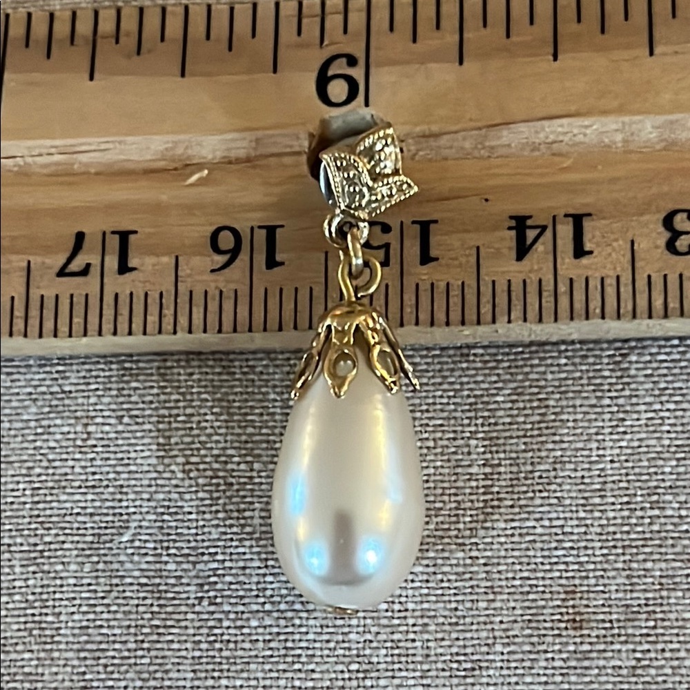 Elegant Pearl Drop Earrings - Picture 2 of 2